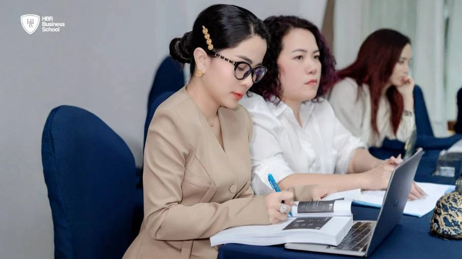 Ms. Ngô Diễm Hương