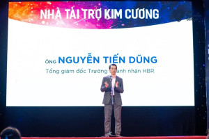 Anh Tony Dzung phát biểu tại Đêm chung kết
