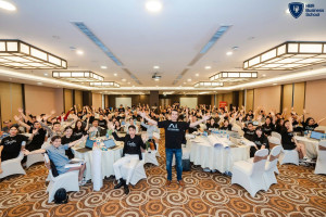 Mr.Tony Dzung cùng hơn 100 học viên trong khoá AI Content Marketing K1