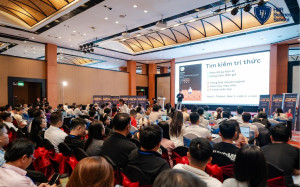 Mr. Nguyễn Tùng Sơn chia sẻ ứng dụng AI, Blockchain, SaaS