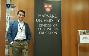 Mr. Tony Dzung được đào tạo trực tiếp về lãnh đạo và quản trị tại Harvard University