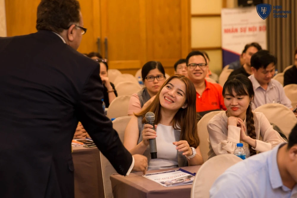 Khóa học CEO tại Hà Nội, HCM - Kỹ năng kèm cặp và huấn luyện nhân viên SG