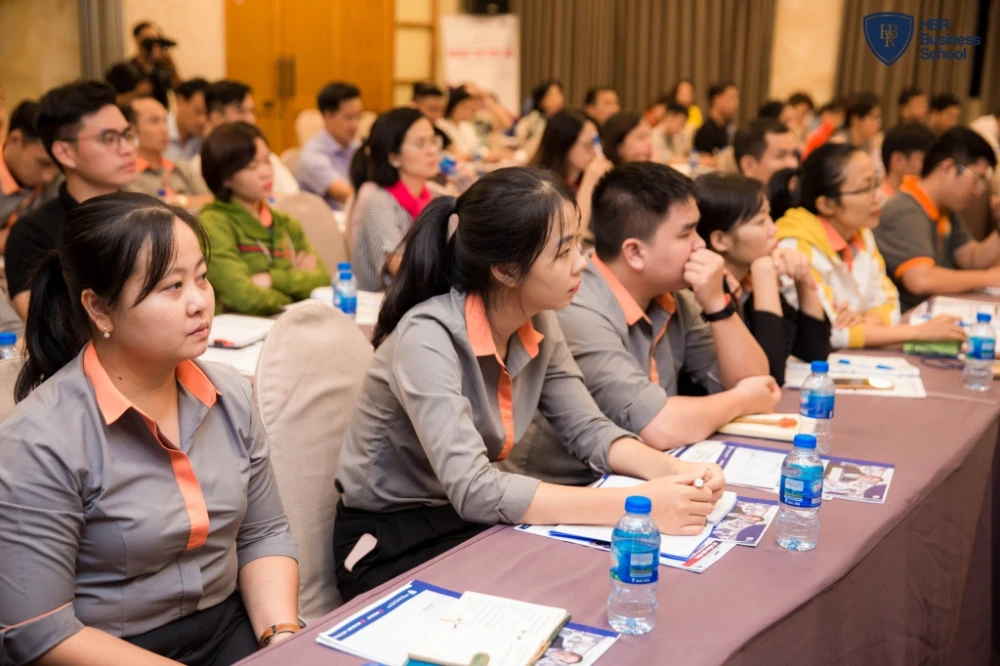 Khóa học CEO tại Hà Nội, HCM - Kỹ năng kèm cặp và huấn luyện nhân viên SG